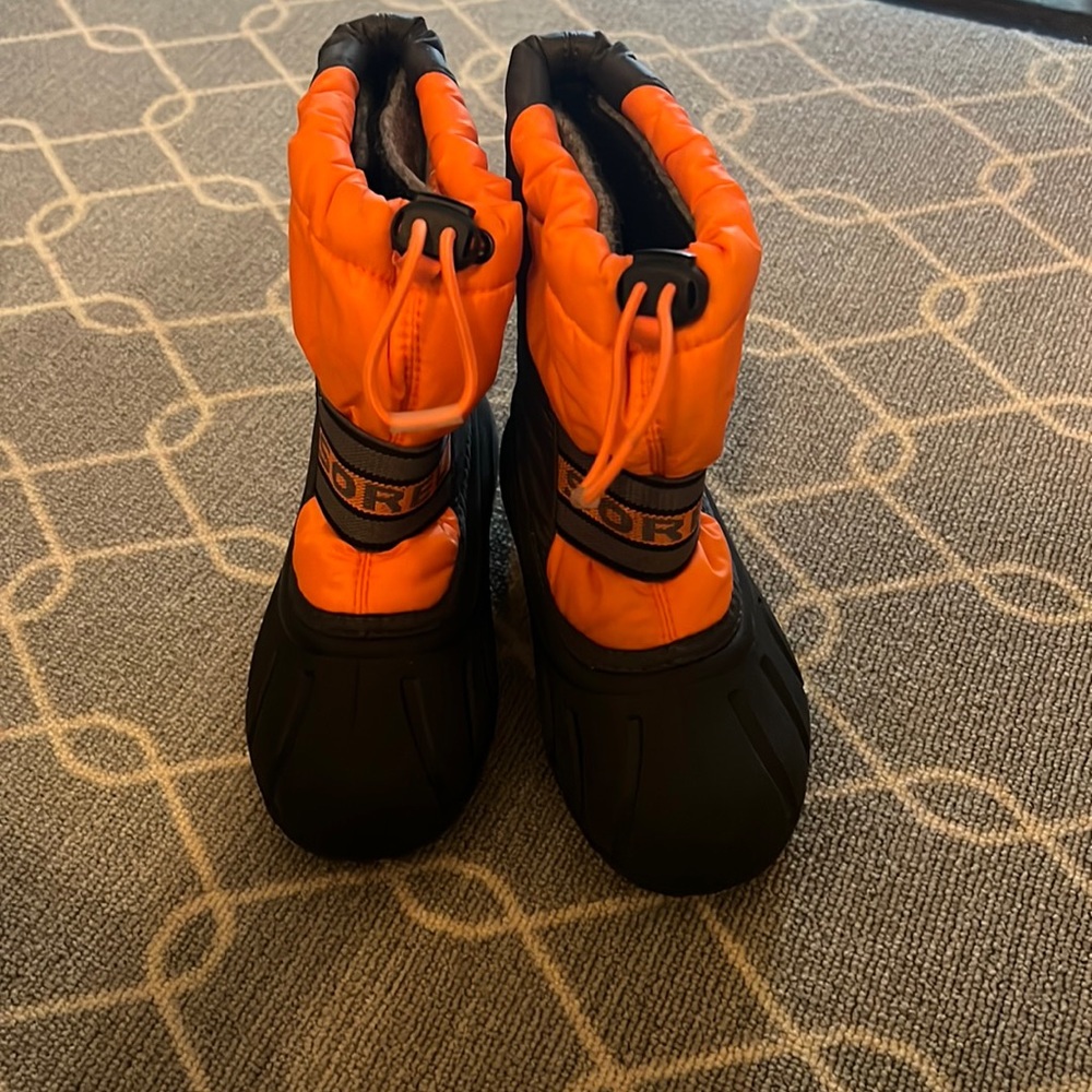 Great  condition sorrell boots for winter size 11